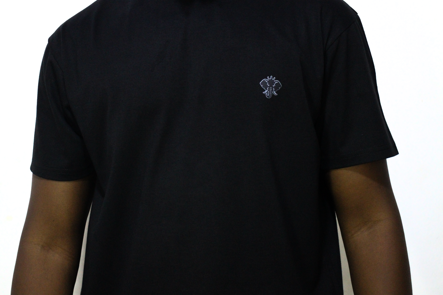 Black Orsunu t-shirt with a small orsunu logo on the chest