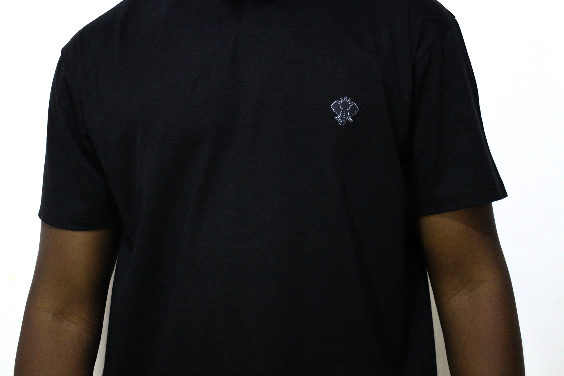 Black Orsunu t-shirt with a small orsunu logo on the chest