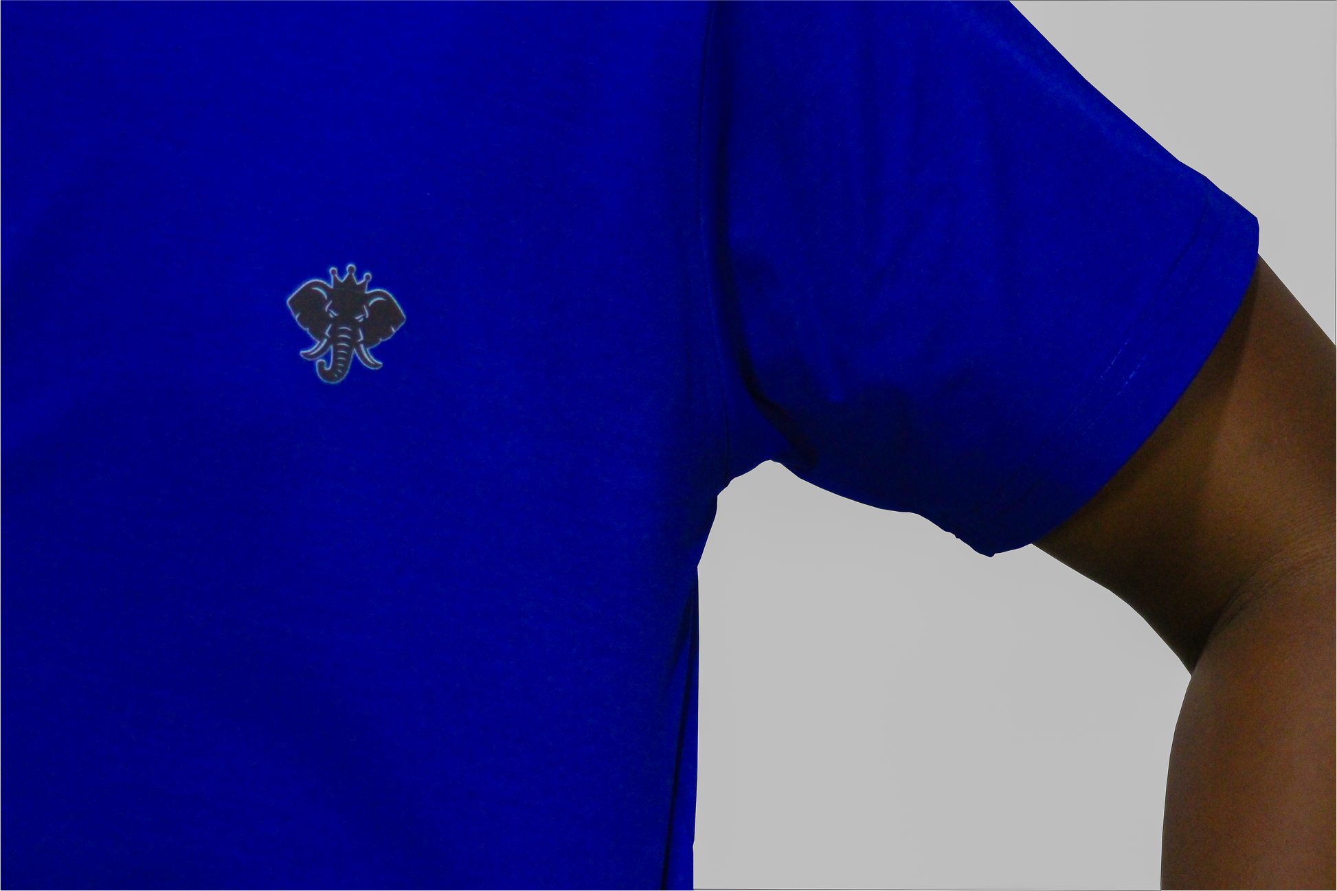 Blue t shirt with a orsunu logo on the chest 